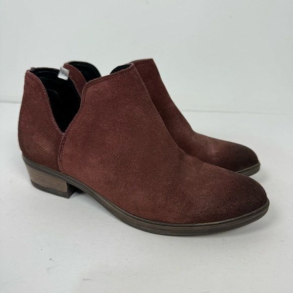 Crevo Buckle Red Distressed Look Leather Suede Ankle Boots Booties Western rodeo - Picture 1 of 8